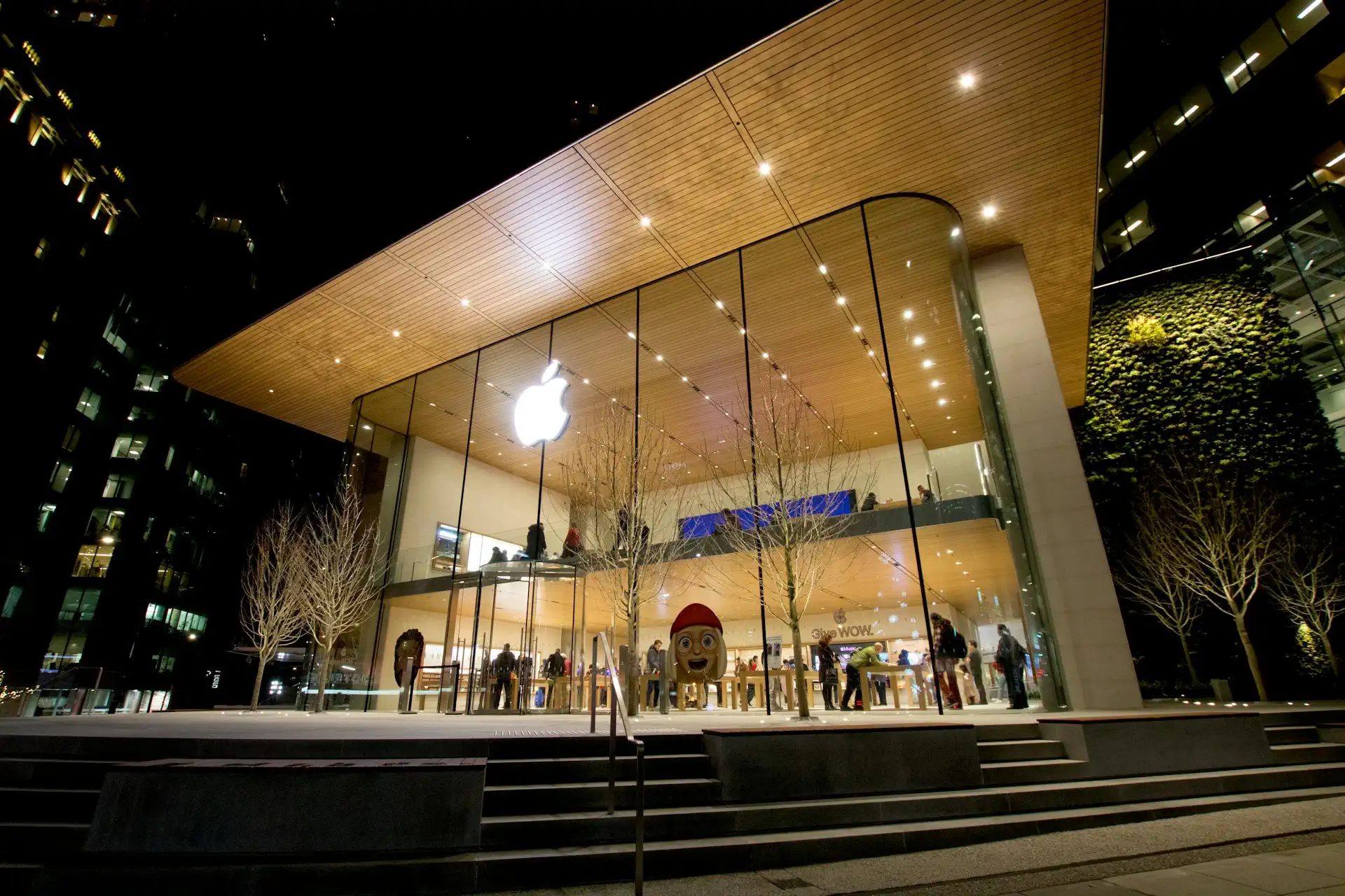 A Trip to the Apple Store for Repairs